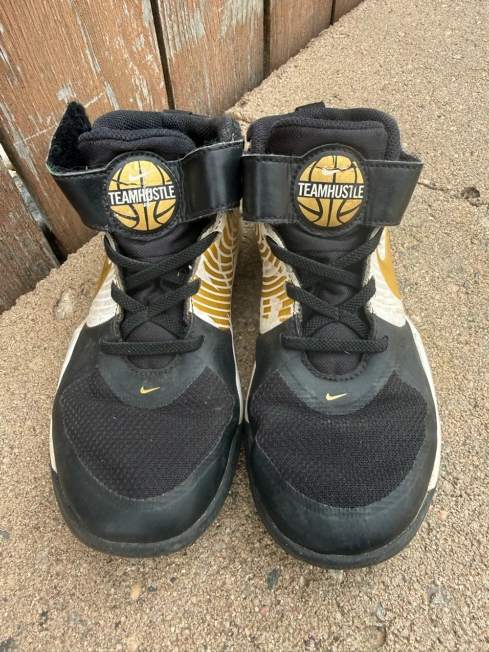Nike Kids Black White Gold High Top Basketball Shoes Team Hustle Size 2 - Picture 2 of 11